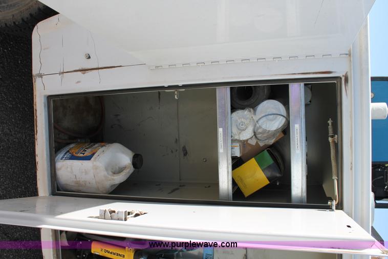 image for item C3859 2006 Ford F550 utility truck