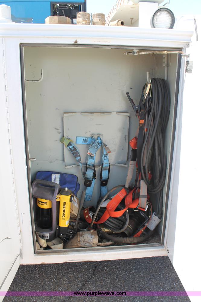 image for item C3859 2006 Ford F550 utility truck