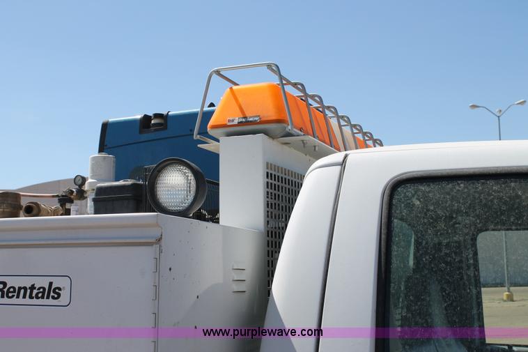 image for item C3859 2006 Ford F550 utility truck