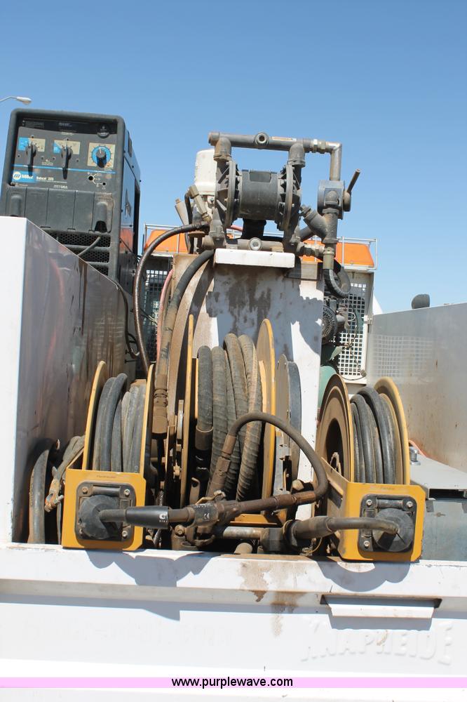 image for item C3859 2006 Ford F550 utility truck