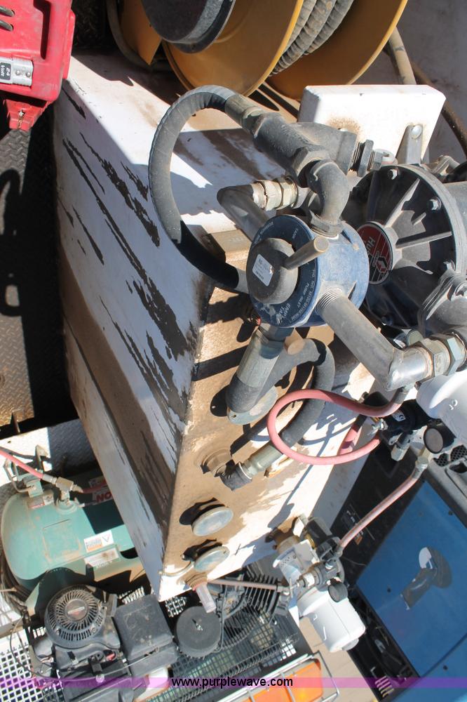 image for item C3859 2006 Ford F550 utility truck