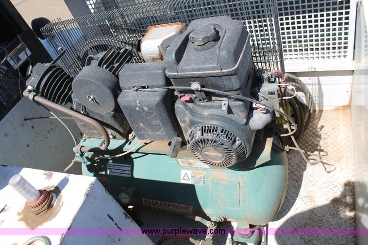 image for item C3859 2006 Ford F550 utility truck