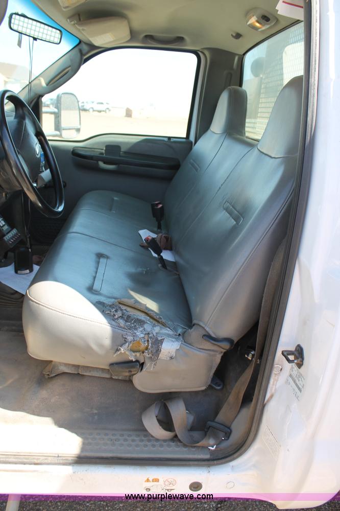image for item C3859 2006 Ford F550 utility truck