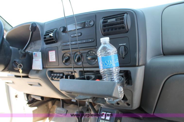 image for item C3859 2006 Ford F550 utility truck