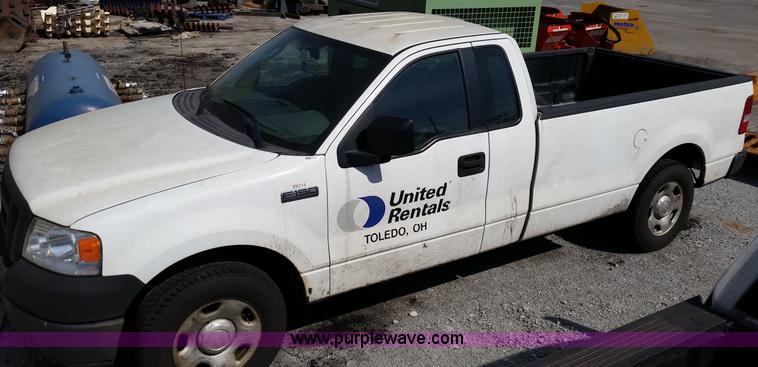 image for item G9129 2006 Ford F150 XL pickup truck