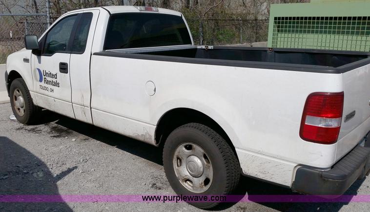 image for item G9129 2006 Ford F150 XL pickup truck
