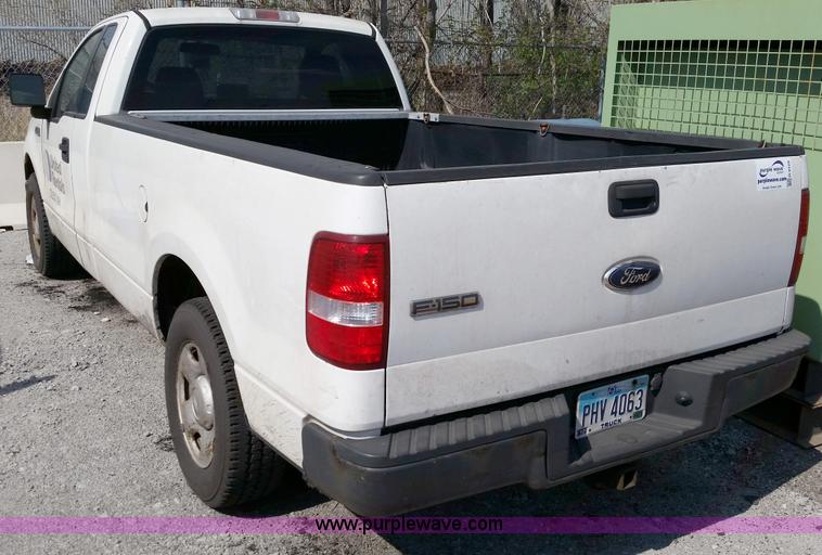 image for item G9129 2006 Ford F150 XL pickup truck