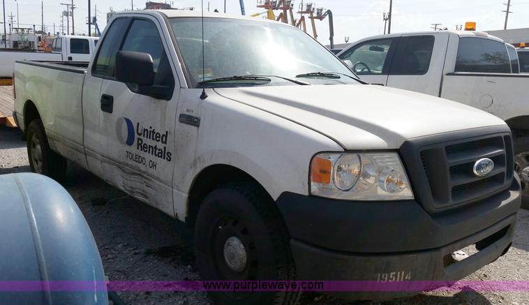 image for item G9129 2006 Ford F150 XL pickup truck