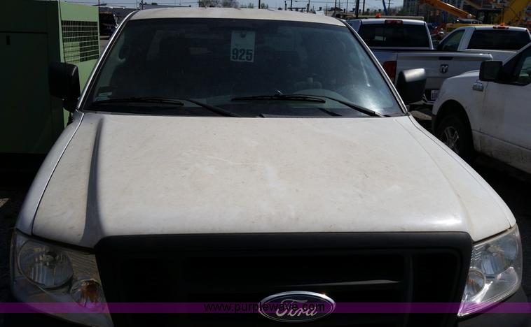image for item G9129 2006 Ford F150 XL pickup truck
