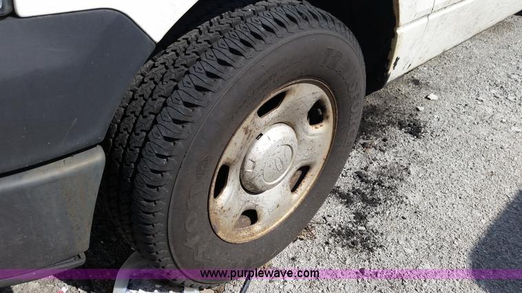 image for item G9129 2006 Ford F150 XL pickup truck