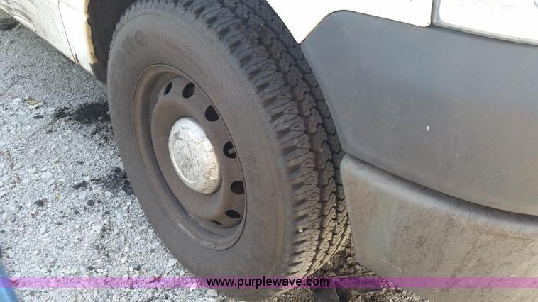 image for item G9129 2006 Ford F150 XL pickup truck