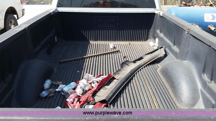 image for item G9129 2006 Ford F150 XL pickup truck