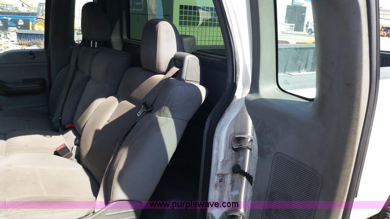 image for item G9129 2006 Ford F150 XL pickup truck