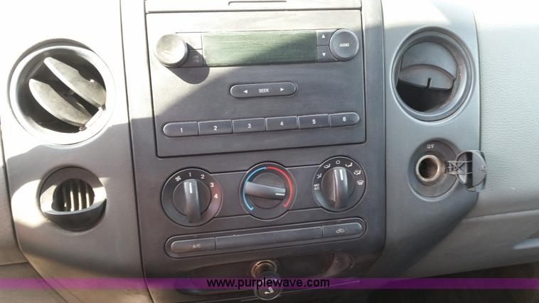 image for item G9129 2006 Ford F150 XL pickup truck