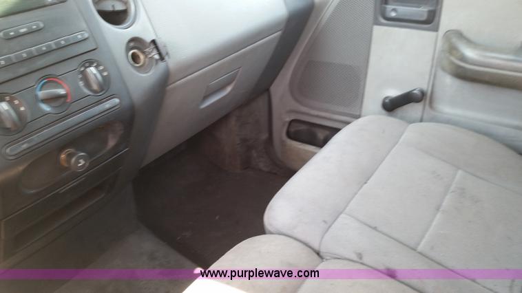 image for item G9129 2006 Ford F150 XL pickup truck