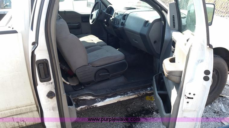 image for item G9129 2006 Ford F150 XL pickup truck