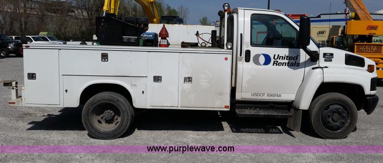 image for item G9130 2006 Chevrolet C5500 service truck