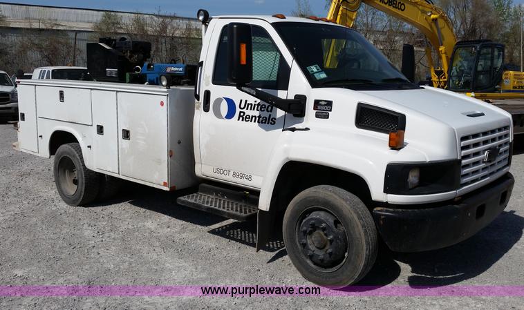 image for item G9130 2006 Chevrolet C5500 service truck