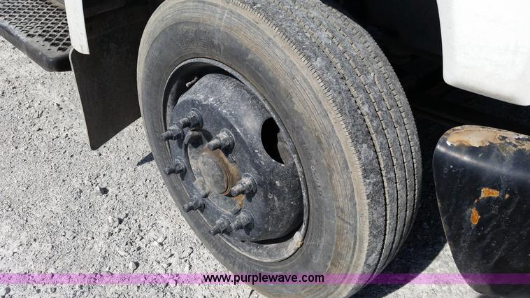 image for item G9130 2006 Chevrolet C5500 service truck