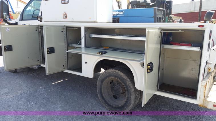 image for item G9130 2006 Chevrolet C5500 service truck