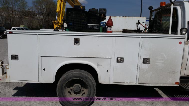 image for item G9130 2006 Chevrolet C5500 service truck