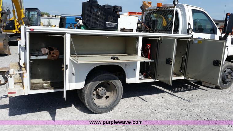 image for item G9130 2006 Chevrolet C5500 service truck