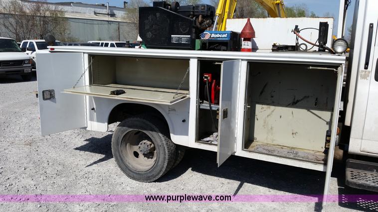 image for item G9130 2006 Chevrolet C5500 service truck