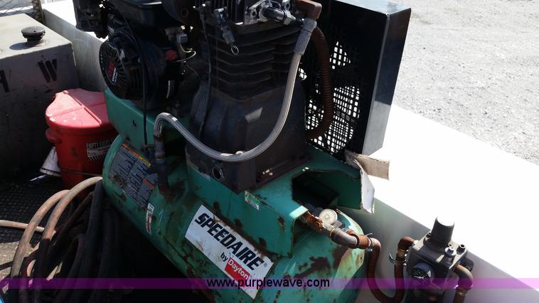 image for item G9130 2006 Chevrolet C5500 service truck