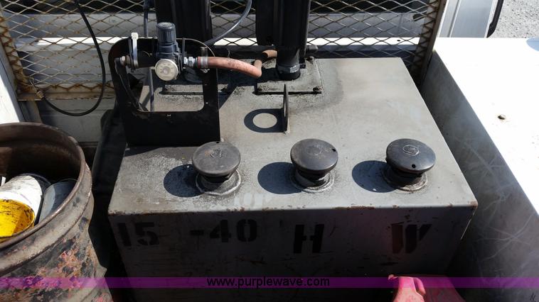 image for item G9130 2006 Chevrolet C5500 service truck