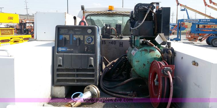 image for item G9130 2006 Chevrolet C5500 service truck