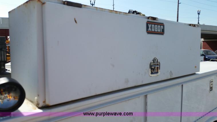 image for item G9130 2006 Chevrolet C5500 service truck