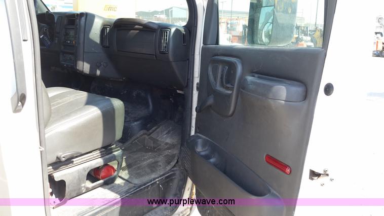 image for item G9130 2006 Chevrolet C5500 service truck