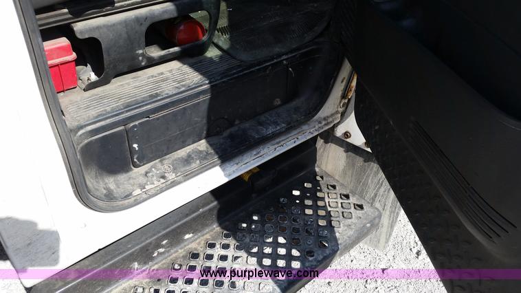 image for item G9130 2006 Chevrolet C5500 service truck