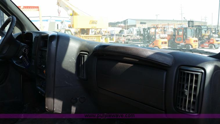 image for item G9130 2006 Chevrolet C5500 service truck