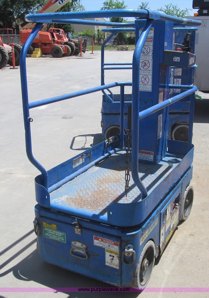 image for item I7042 2007 Up Right TM12 self-propelled lift