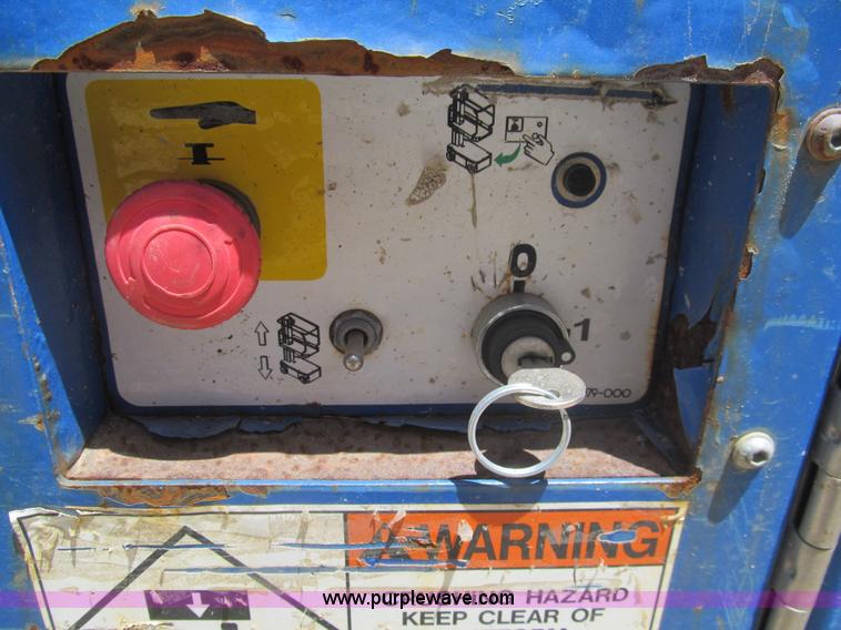 image for item I7042 2007 Up Right TM12 self-propelled lift