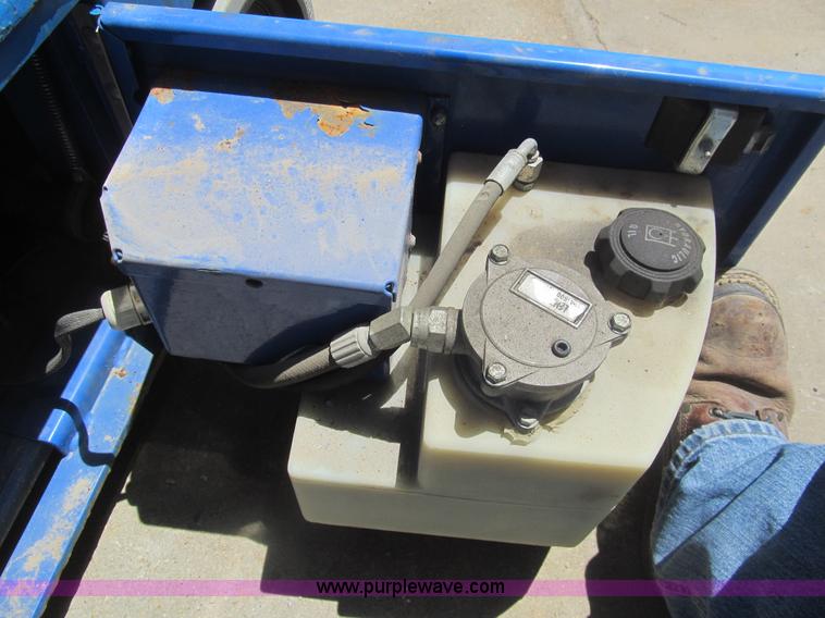 image for item I7042 2007 Up Right TM12 self-propelled lift