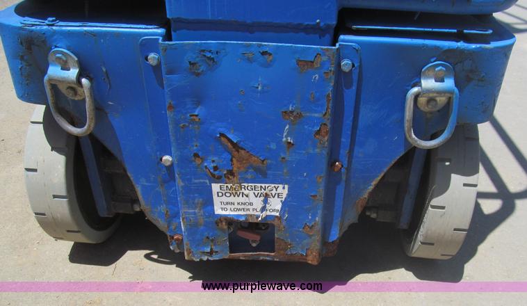 image for item I7042 2007 Up Right TM12 self-propelled lift