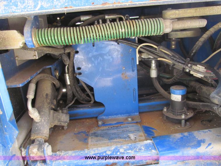 image for item I7043 2007 Up Right TM12 self-propelled lift