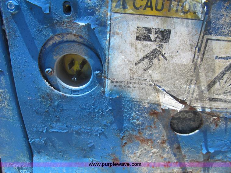 image for item I7043 2007 Up Right TM12 self-propelled lift