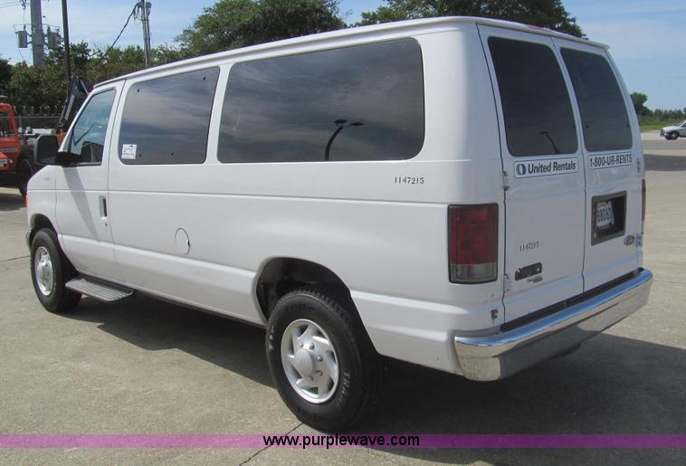 image for item I7044 2007 Ford 946 van