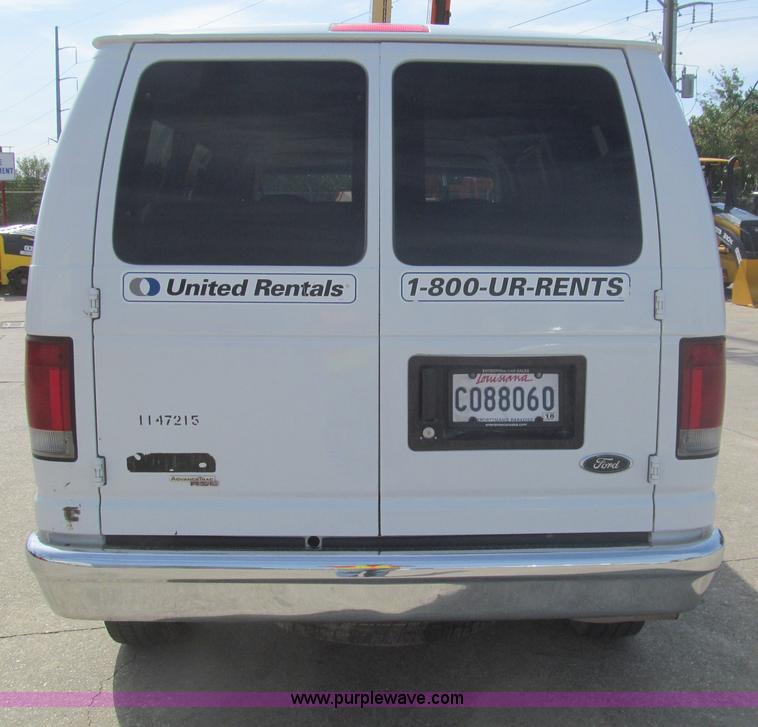 image for item I7044 2007 Ford 946 van