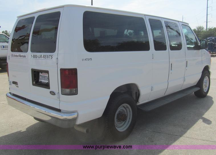 image for item I7044 2007 Ford 946 van