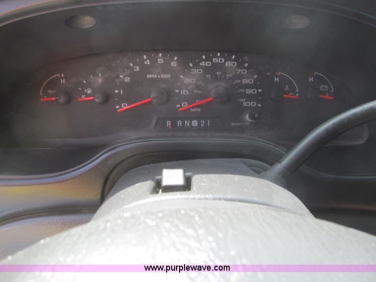 image for item I7044 2007 Ford 946 van