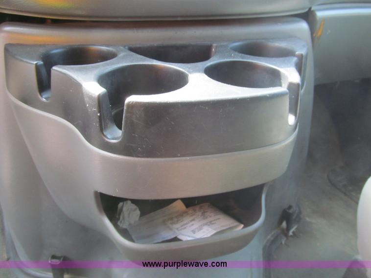 image for item I7044 2007 Ford 946 van