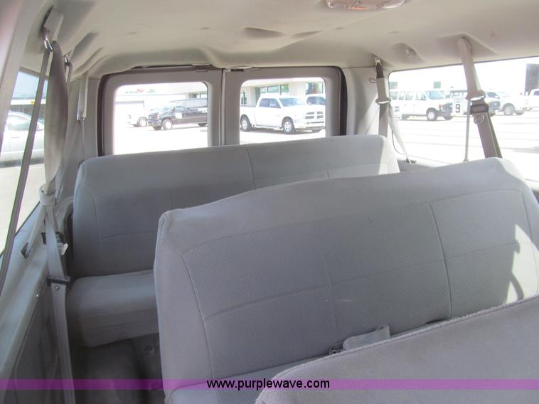 image for item I7044 2007 Ford 946 van