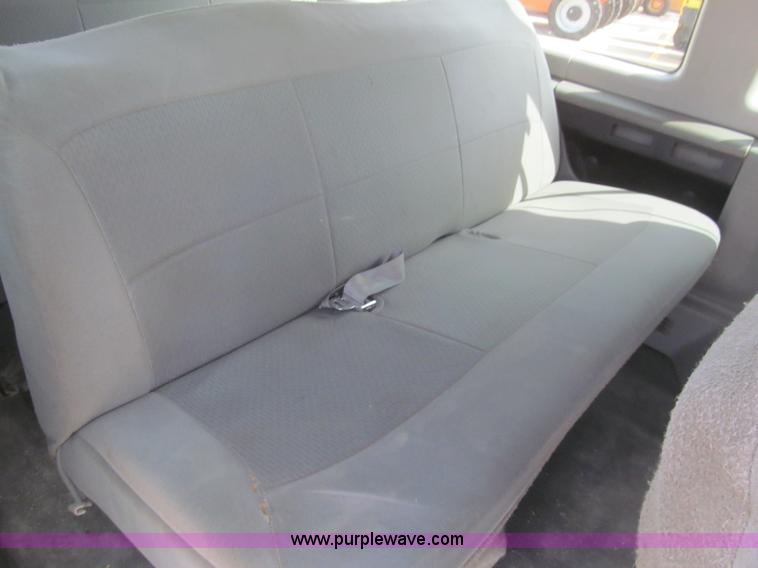 image for item I7044 2007 Ford 946 van