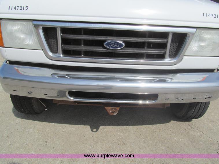 image for item I7044 2007 Ford 946 van