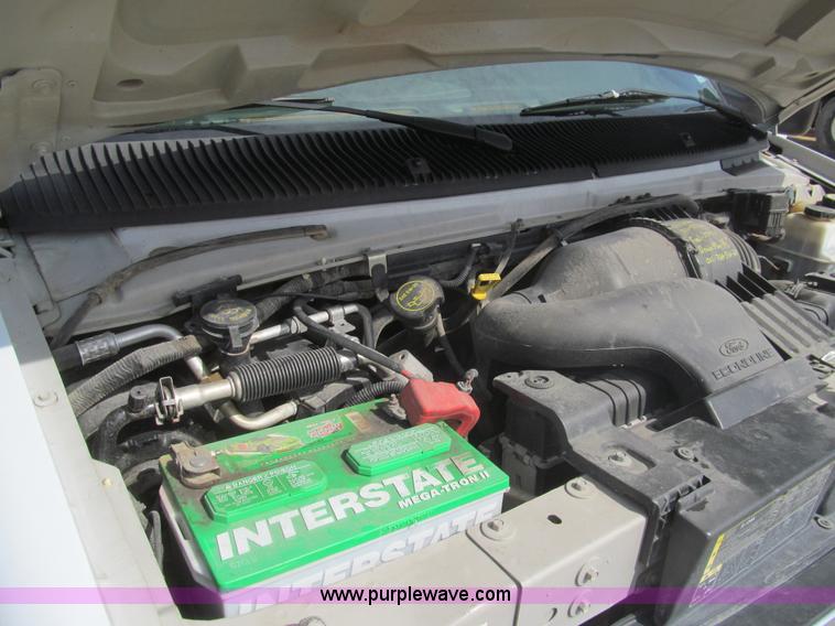 image for item I7044 2007 Ford 946 van