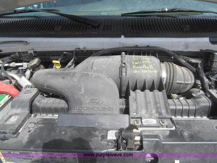 image for item I7044 2007 Ford 946 van